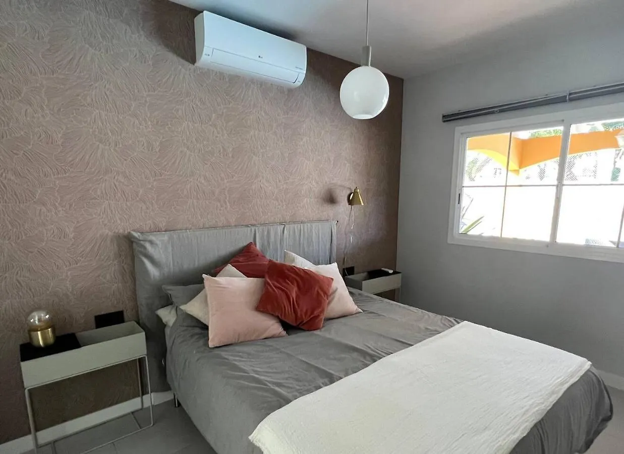 Villa Pearetree - Gorgeous 4 Bedroom Villa With Private Pool Caleta De Fuste