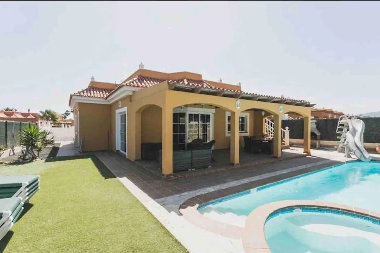 Villa Pearetree - Gorgeous 4 Bedroom Villa With Private Pool Caleta De Fuste