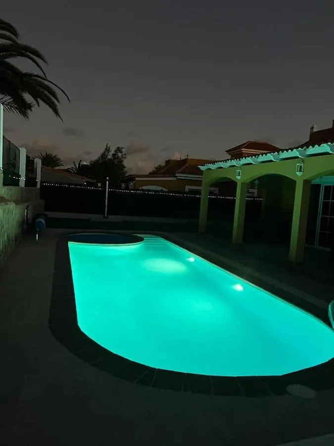 Villa Pearetree - Gorgeous 4 Bedroom Villa With Private Pool Caleta De Fuste