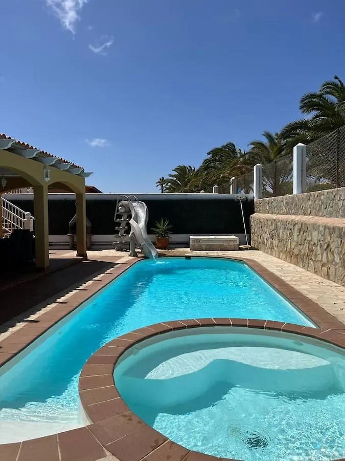 Villa Pearetree - Gorgeous 4 Bedroom Villa With Private Pool Caleta De Fuste