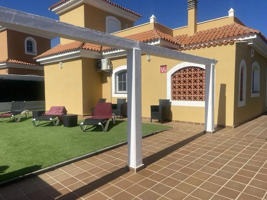 Villa Pearetree - Gorgeous 4 Bedroom Villa With Private Pool Caleta De Fuste